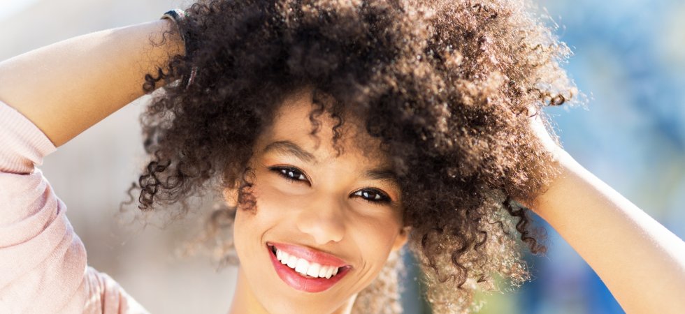 Le bonnet cap : un accessoire indispensable pour cheveux afro